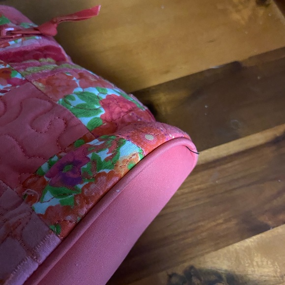 Donna Sharp set. Crossbody/shoulder strap fits both. Corals, pinks, red
So cute! - Picture 11 of 14